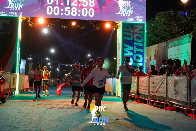 Race photo from PIK NITE RUN 2025