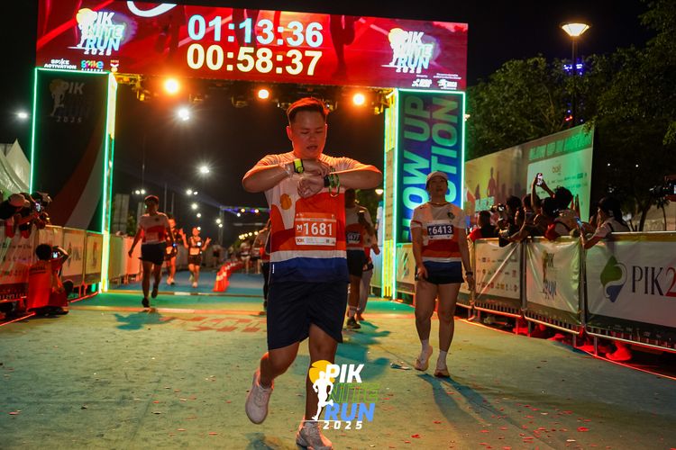 Race photo from PIK NITE RUN 2025