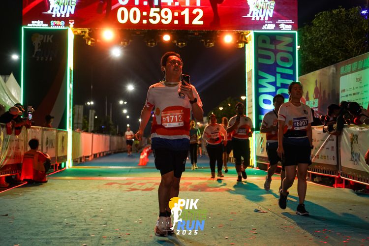 Race photo from PIK NITE RUN 2025