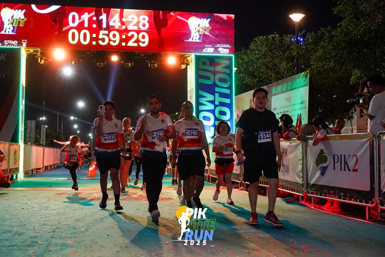 Race photo from PIK NITE RUN 2025
