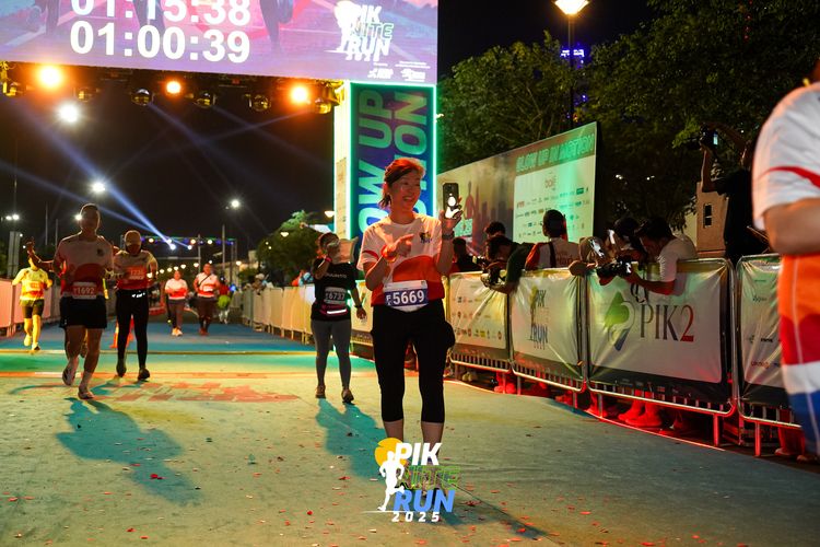 Race photo from PIK NITE RUN 2025