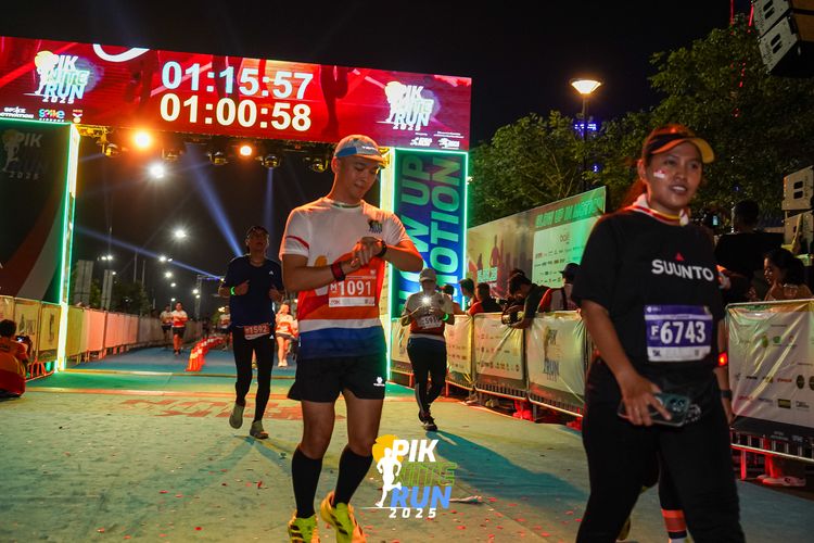 Race photo from PIK NITE RUN 2025