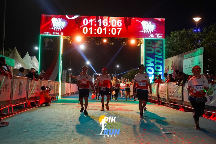 Race photo from PIK NITE RUN 2025