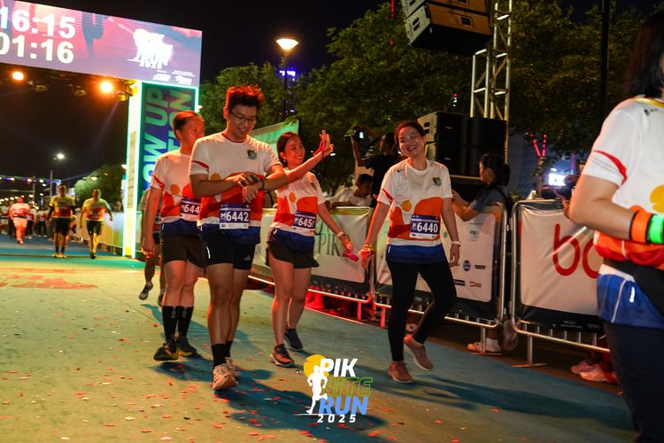 Race photo from PIK NITE RUN 2025