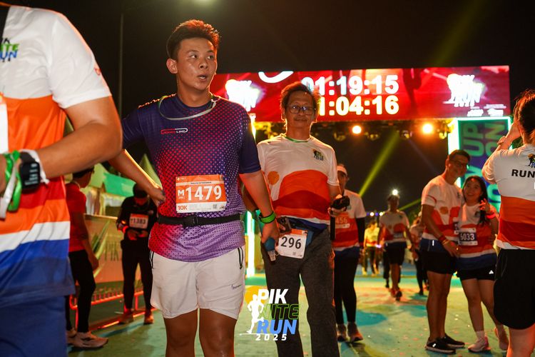 Race photo from PIK NITE RUN 2025