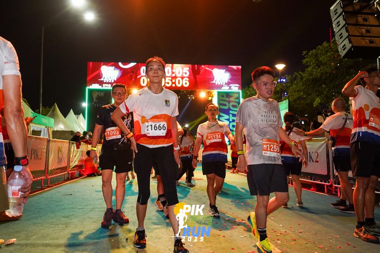 Race photo from PIK NITE RUN 2025
