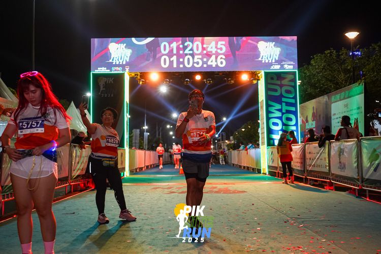 Race photo from PIK NITE RUN 2025