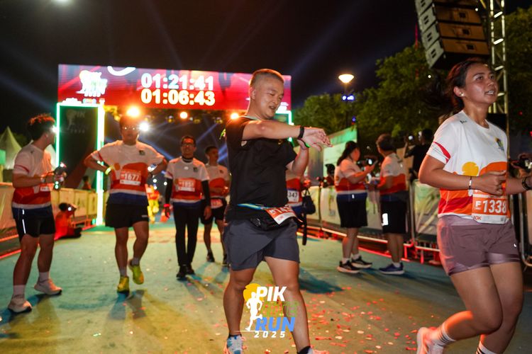 Race photo from PIK NITE RUN 2025