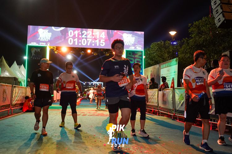 Race photo from PIK NITE RUN 2025