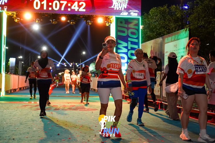 Race photo from PIK NITE RUN 2025