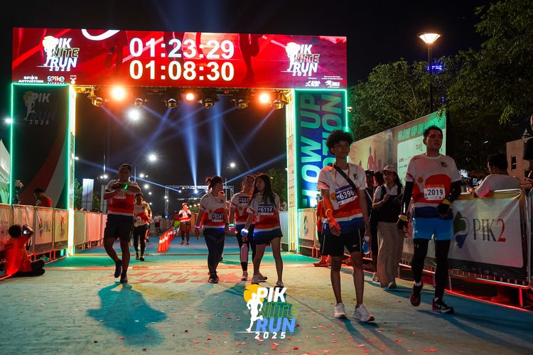 Race photo from PIK NITE RUN 2025