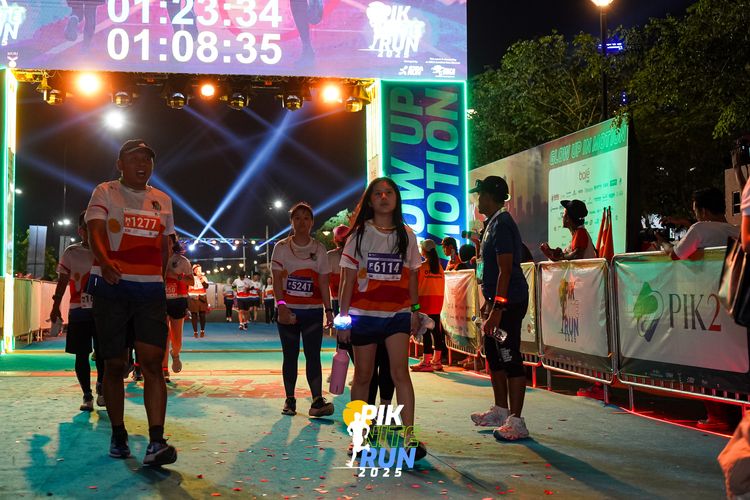 Race photo from PIK NITE RUN 2025