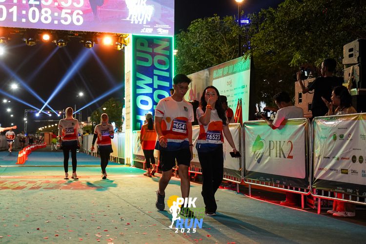 Race photo from PIK NITE RUN 2025