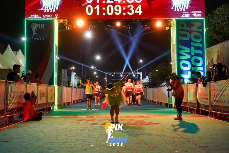 Race photo from PIK NITE RUN 2025
