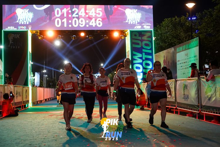 Race photo from PIK NITE RUN 2025
