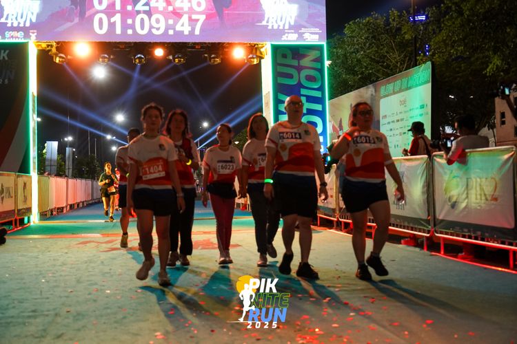 Race photo from PIK NITE RUN 2025