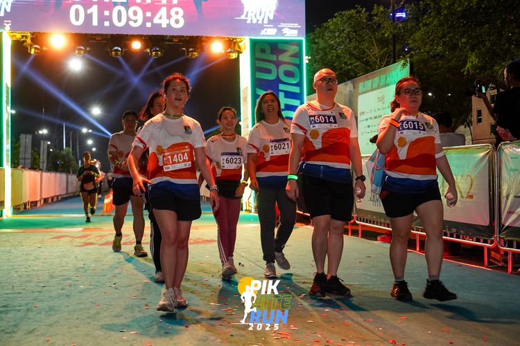 Race photo from PIK NITE RUN 2025