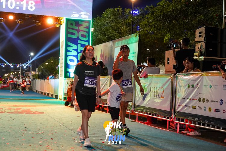 Race photo from PIK NITE RUN 2025