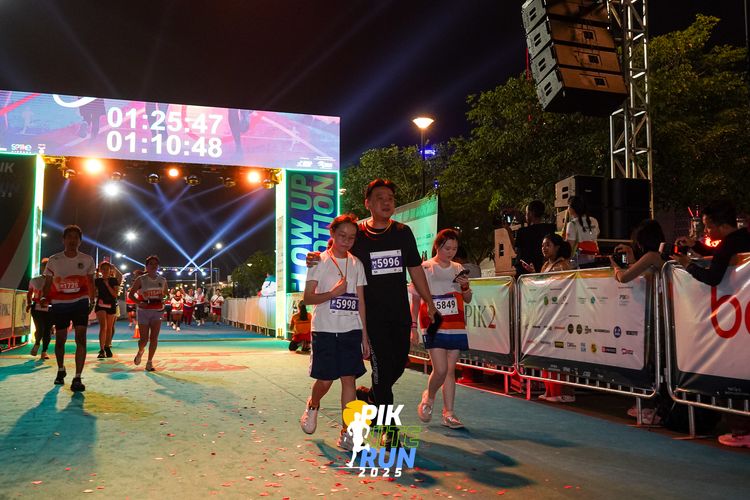Race photo from PIK NITE RUN 2025