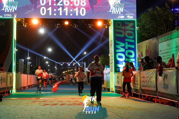 Race photo from PIK NITE RUN 2025