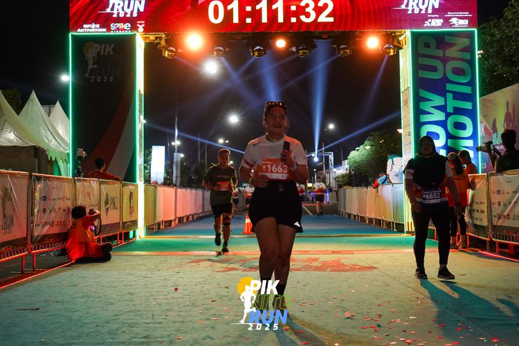 Race photo from PIK NITE RUN 2025