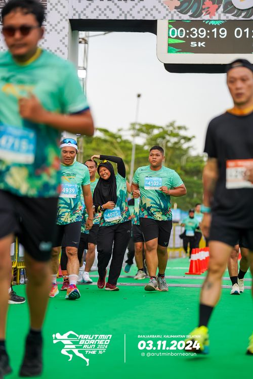 Race photo from Arutmin Borneo Run 2024