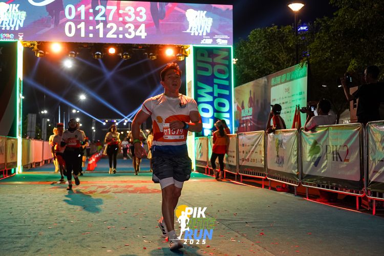 Race photo from PIK NITE RUN 2025