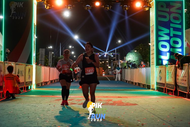 Race photo from PIK NITE RUN 2025