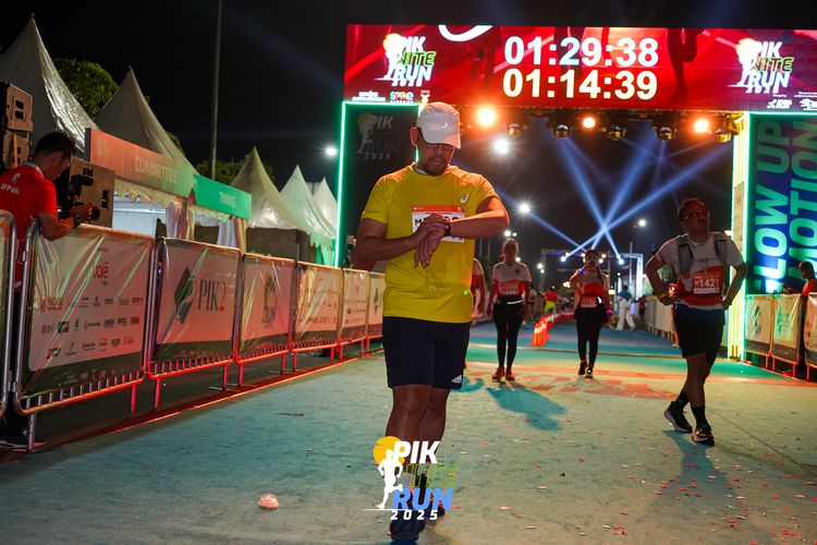 Race photo from PIK NITE RUN 2025