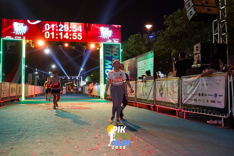 Race photo from PIK NITE RUN 2025