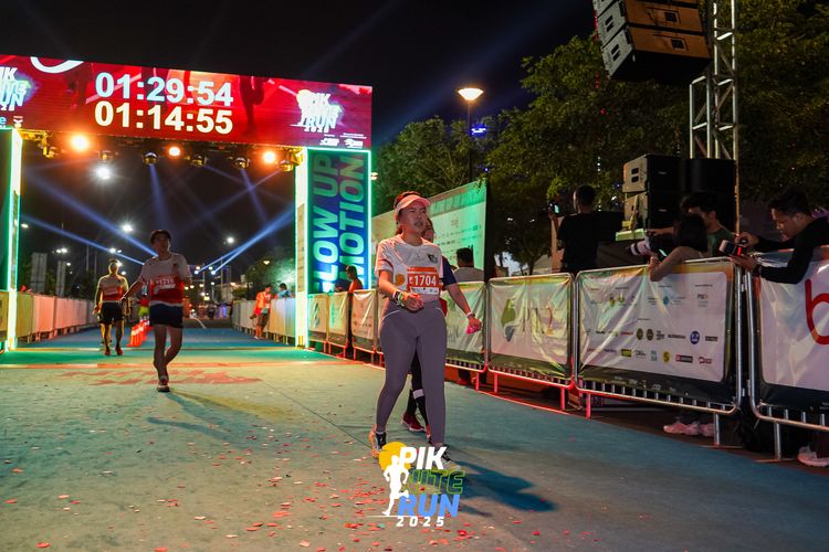Race photo from PIK NITE RUN 2025
