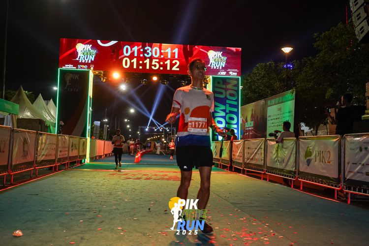 Race photo from PIK NITE RUN 2025