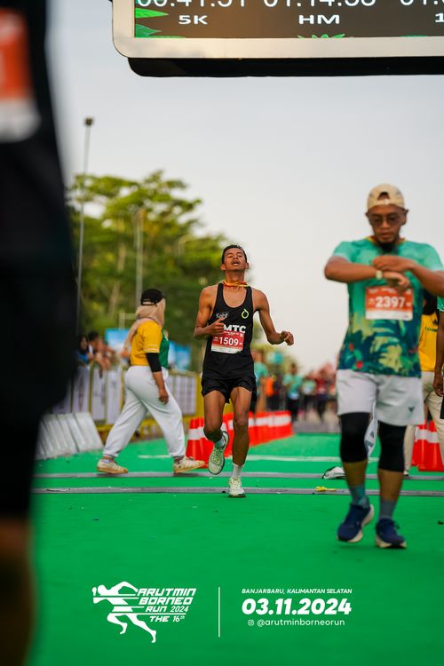 Race photo from Arutmin Borneo Run 2024