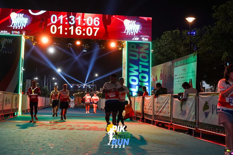 Race photo from PIK NITE RUN 2025