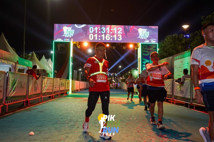 Race photo from PIK NITE RUN 2025