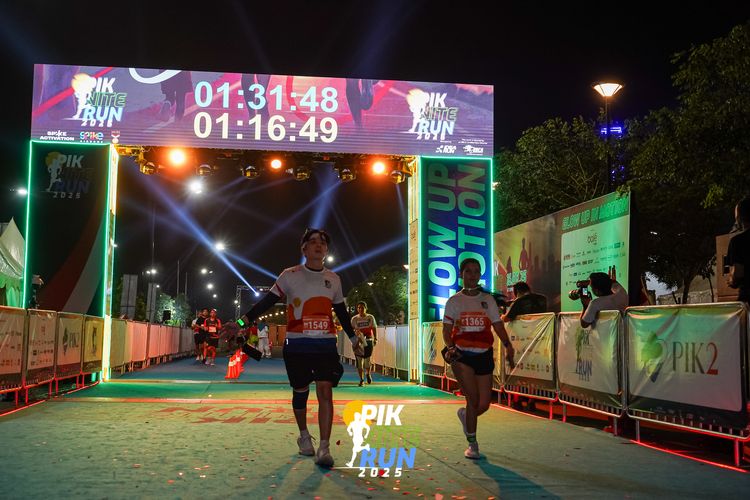Race photo from PIK NITE RUN 2025