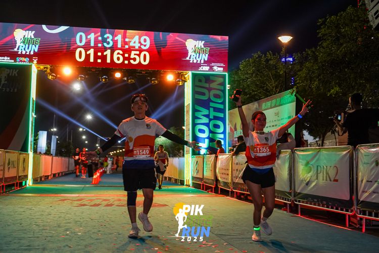 Race photo from PIK NITE RUN 2025