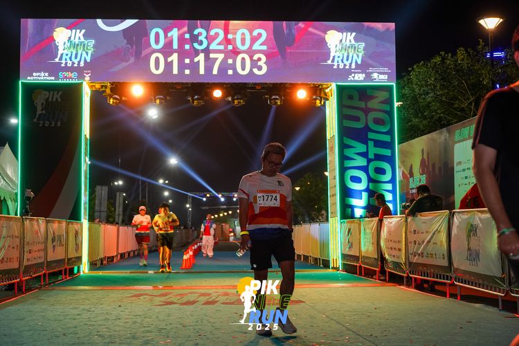 Race photo from PIK NITE RUN 2025