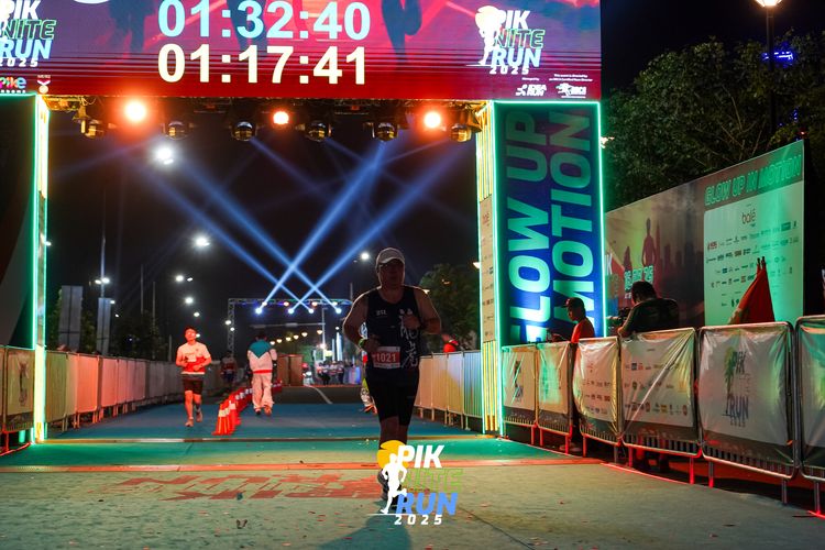 Race photo from PIK NITE RUN 2025