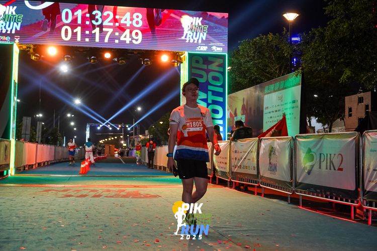 Race photo from PIK NITE RUN 2025