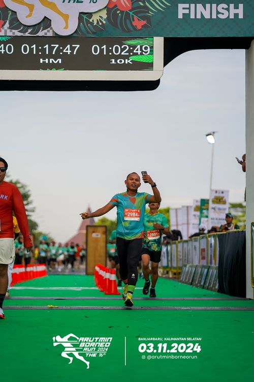 Race photo from Arutmin Borneo Run 2024