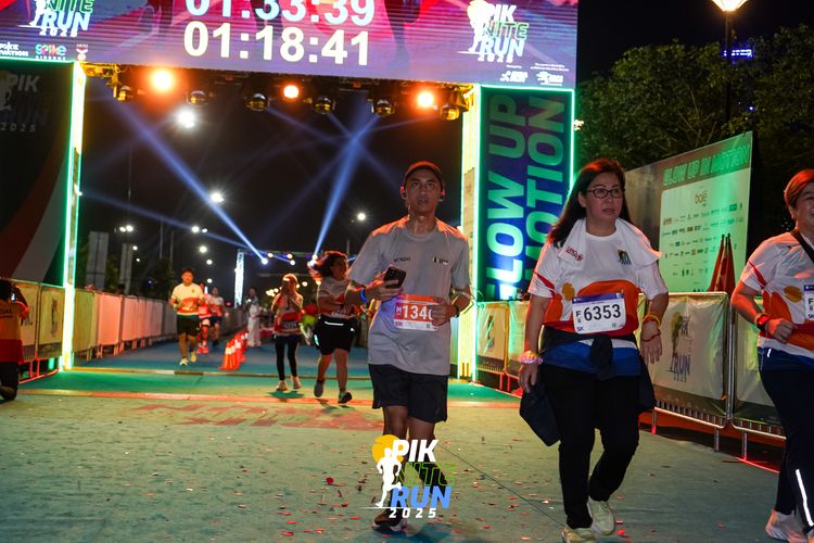 Race photo from PIK NITE RUN 2025