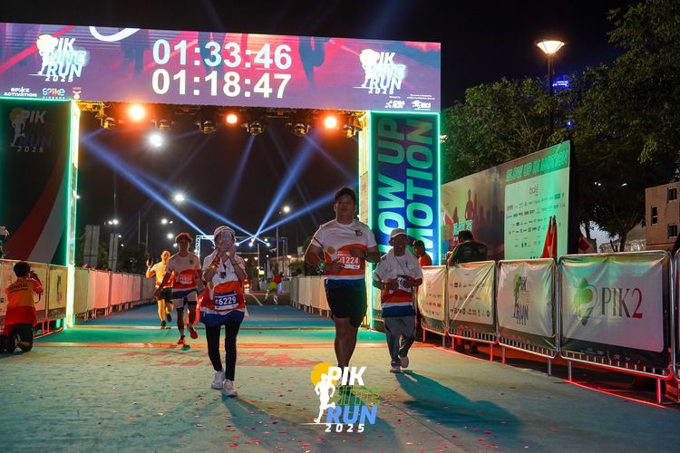 Race photo from PIK NITE RUN 2025