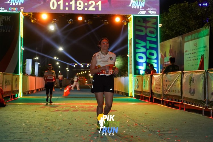 Race photo from PIK NITE RUN 2025