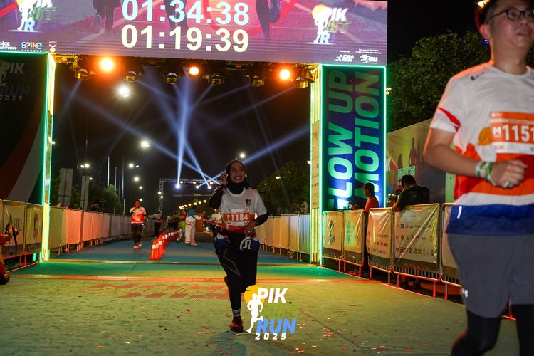 Race photo from PIK NITE RUN 2025