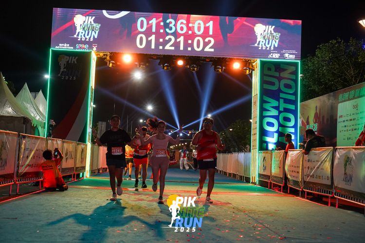 Race photo from PIK NITE RUN 2025