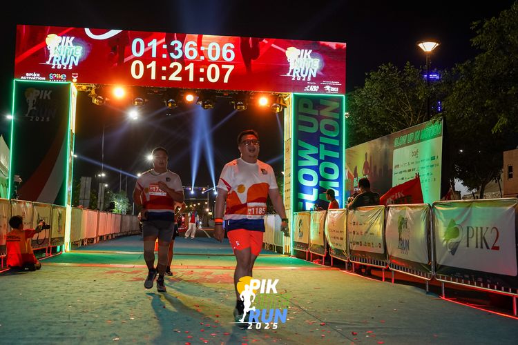 Race photo from PIK NITE RUN 2025