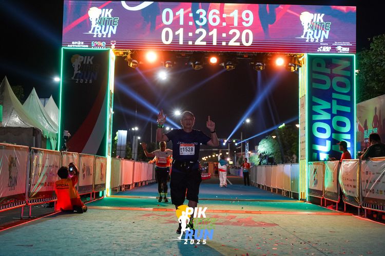 Race photo from PIK NITE RUN 2025