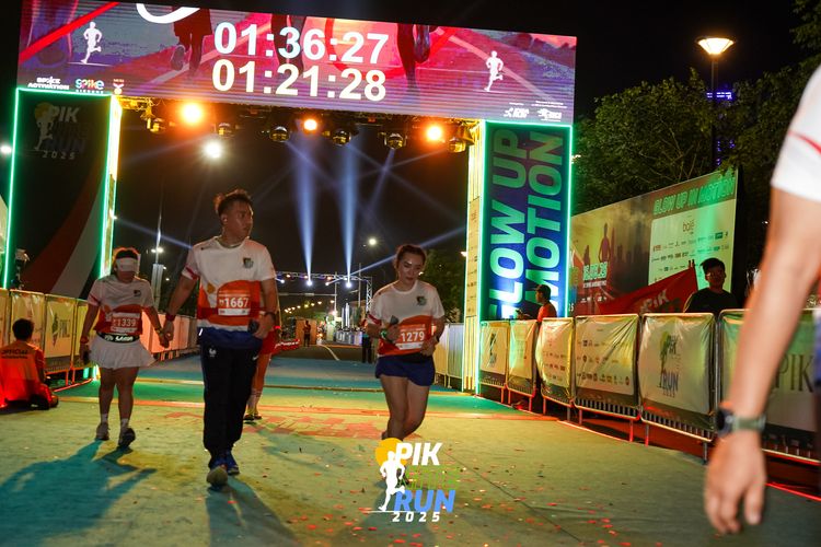 Race photo from PIK NITE RUN 2025