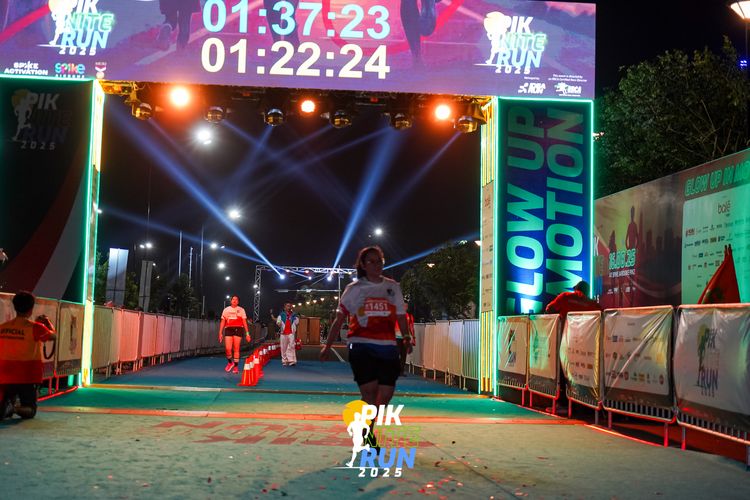 Race photo from PIK NITE RUN 2025